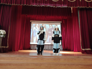 photo_5307580225321827960_y