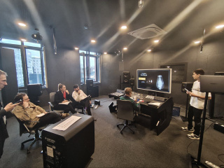 photo_5463273580075806416_y